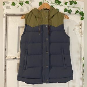 Patagonia women’s hooded puffy vest size xs Bivy